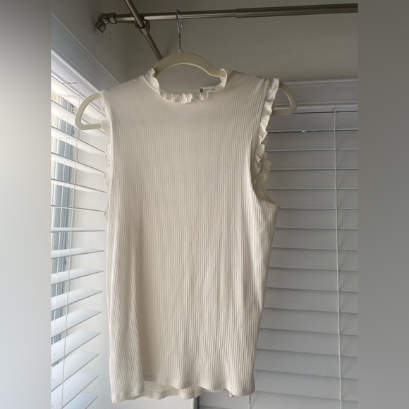 Cupcakes and Cashmere Ruffled Rib Tank. Size M. - Picture 1 of 2